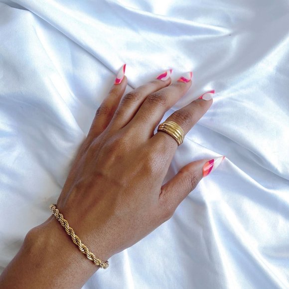 Chunky 18K Gold Statement Ring - Picture 13 of 14